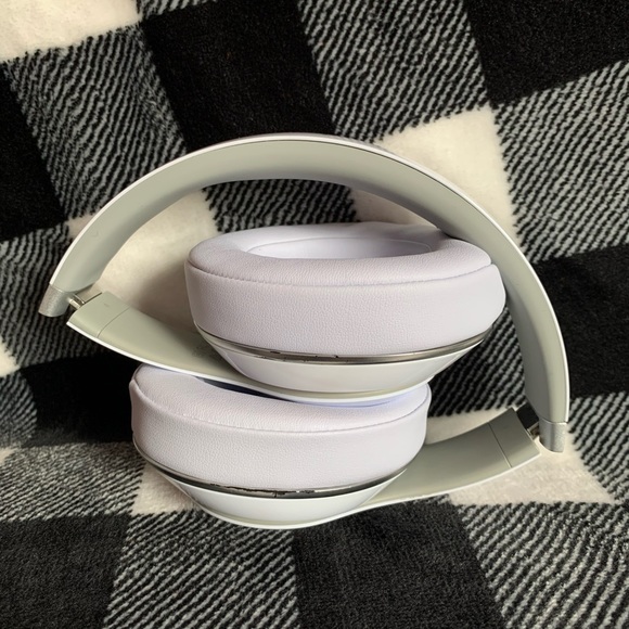 Beats Studio 2 - Picture 2 of 4